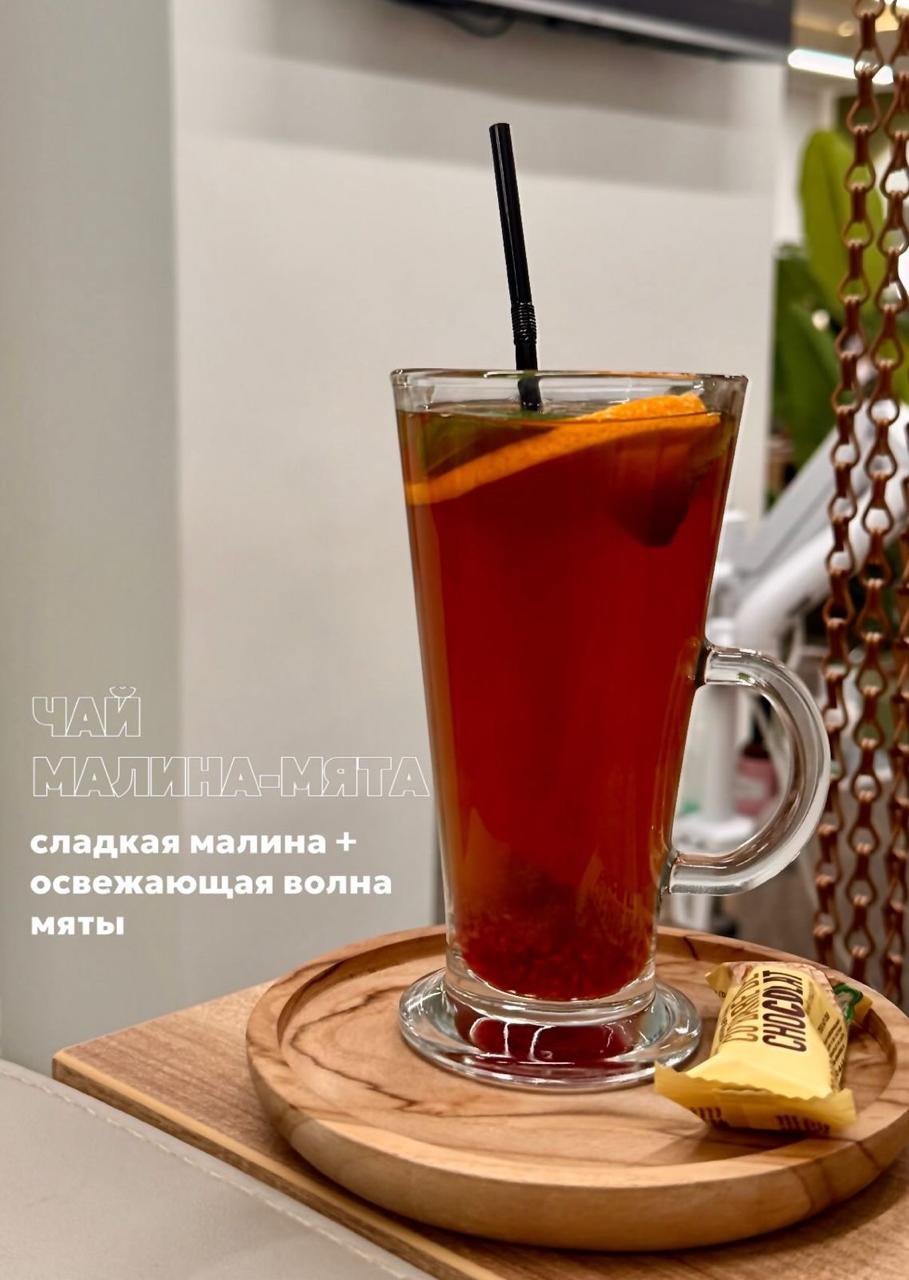 Чай малина мята в баре Мимило маникюрного салона в ростове