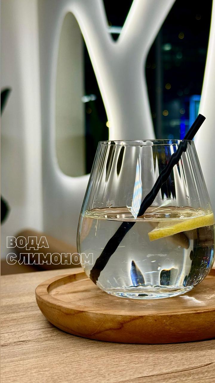 Вода в баре Мимило маникюрного салона в ростове